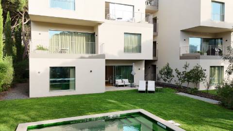 Apartamento T2 com Jardim e Piscina no Condomínio Privado na Quinta da Marinha, Cascais