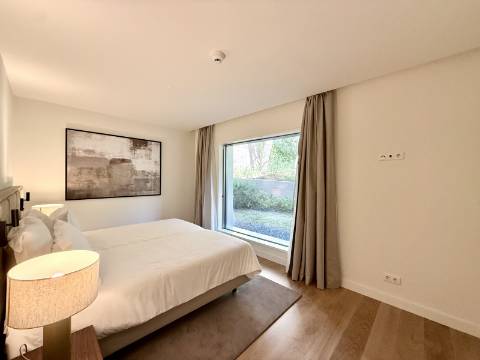 Apartamento T2 com Jardim e Piscina no Condomínio Privado na Quinta da Marinha, Cascais
