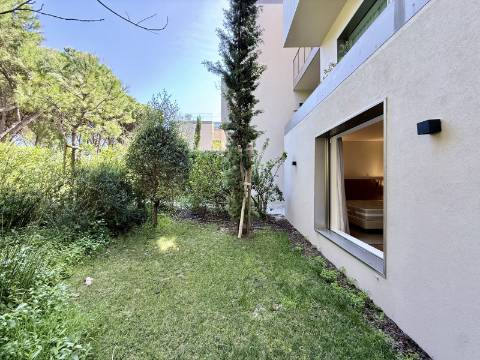 Apartamento T2 com Jardim e Piscina no Condomínio Privado na Quinta da Marinha, Cascais