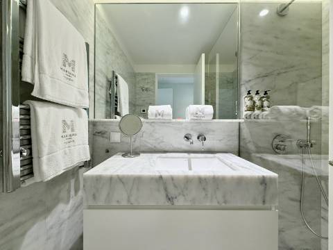 Apartamento T2 com Jardim e Piscina no Condomínio Privado na Quinta da Marinha, Cascais