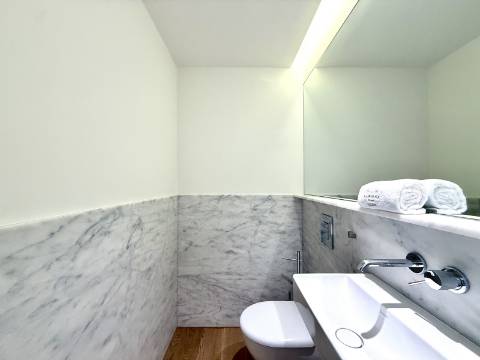 Apartamento T2 com Jardim e Piscina no Condomínio Privado na Quinta da Marinha, Cascais