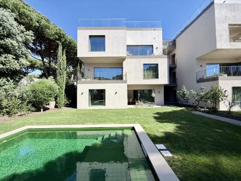 Apartamento T2 com Jardim e Piscina no Condomínio Privado na Quinta da Marinha, Cascais