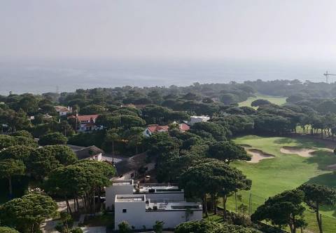 Apartamento T2 com Jardim e Piscina no Condomínio Privado na Quinta da Marinha, Cascais