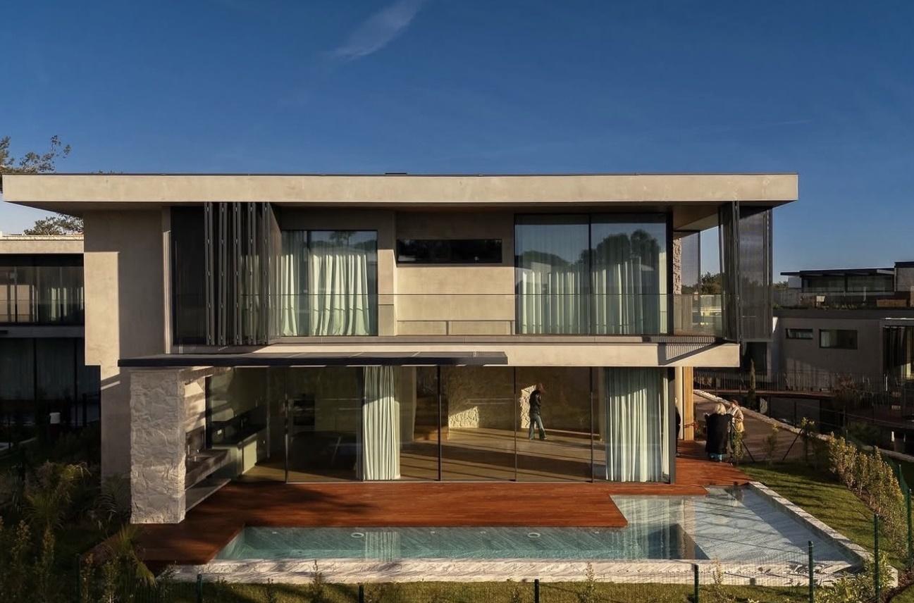 Moradia T4+1 com Jardim e Piscina no Condominio Privado na Guia, Cascais