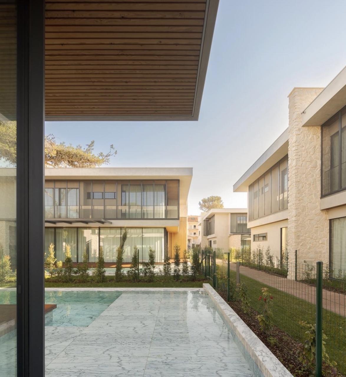 Moradia T4+1 com Jardim e Piscina no Condominio Privado na Guia, Cascais