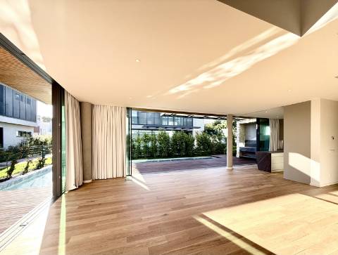 Moradia T4+1 com Jardim e Piscina no Condominio Privado na Guia, Cascais