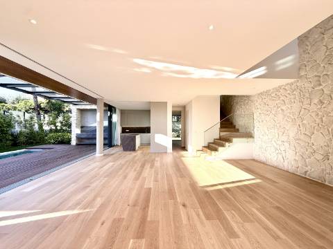 Moradia T4+1 com Jardim e Piscina no Condominio Privado na Guia, Cascais