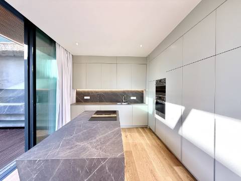 Moradia T4+1 com Jardim e Piscina no Condominio Privado na Guia, Cascais