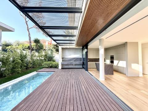 Moradia T4+1 com Jardim e Piscina no Condominio Privado na Guia, Cascais