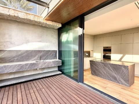 Moradia T4+1 com Jardim e Piscina no Condominio Privado na Guia, Cascais
