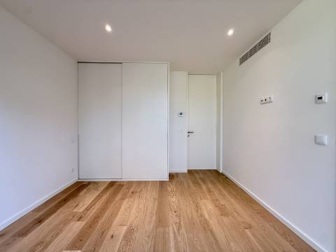 Moradia T4+1 com Jardim e Piscina no Condominio Privado na Guia, Cascais