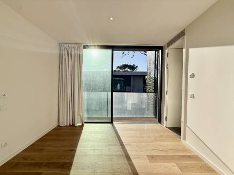 Moradia T4+1 com Jardim e Piscina no Condominio Privado na Guia, Cascais