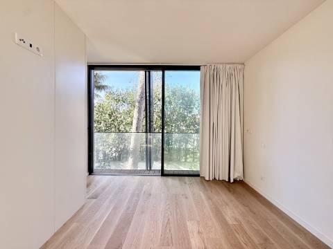 Moradia T4+1 com Jardim e Piscina no Condominio Privado na Guia, Cascais