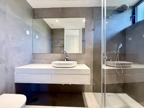 Moradia T4+1 com Jardim e Piscina no Condominio Privado na Guia, Cascais