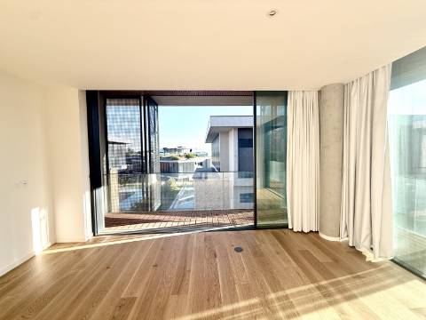 Moradia T4+1 com Jardim e Piscina no Condominio Privado na Guia, Cascais
