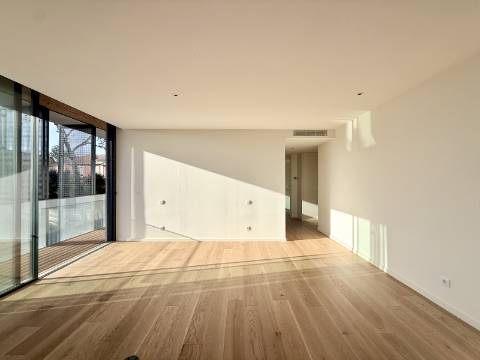 Moradia T4+1 com Jardim e Piscina no Condominio Privado na Guia, Cascais