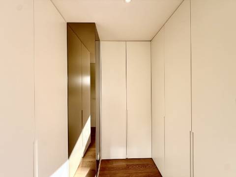 Moradia T4+1 com Jardim e Piscina no Condominio Privado na Guia, Cascais