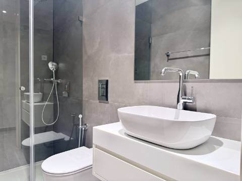 Moradia T4+1 com Jardim e Piscina no Condominio Privado na Guia, Cascais