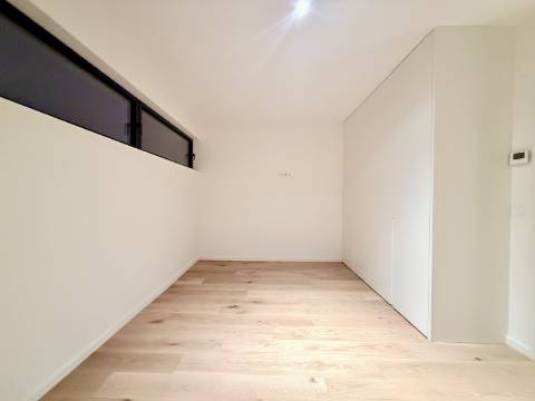 Moradia T4+1 com Jardim e Piscina no Condominio Privado na Guia, Cascais