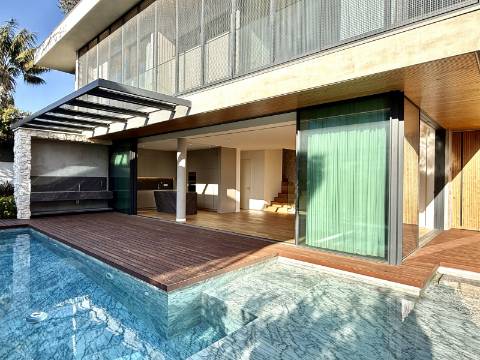 Moradia T4+1 com Jardim e Piscina no Condominio Privado na Guia, Cascais