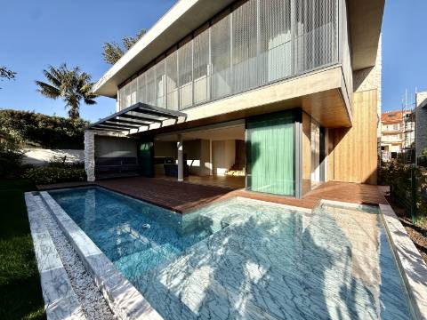 Moradia T4+1 com Jardim e Piscina no Condominio Privado na Guia, Cascais