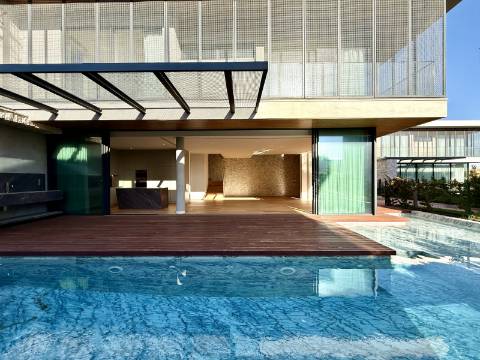 Moradia T4+1 com Jardim e Piscina no Condominio Privado na Guia, Cascais