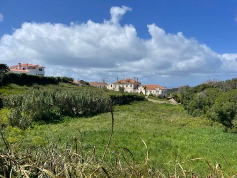 Terreno Urbano de 7.632 m² em Almocageme, junto à Serra de Sintra