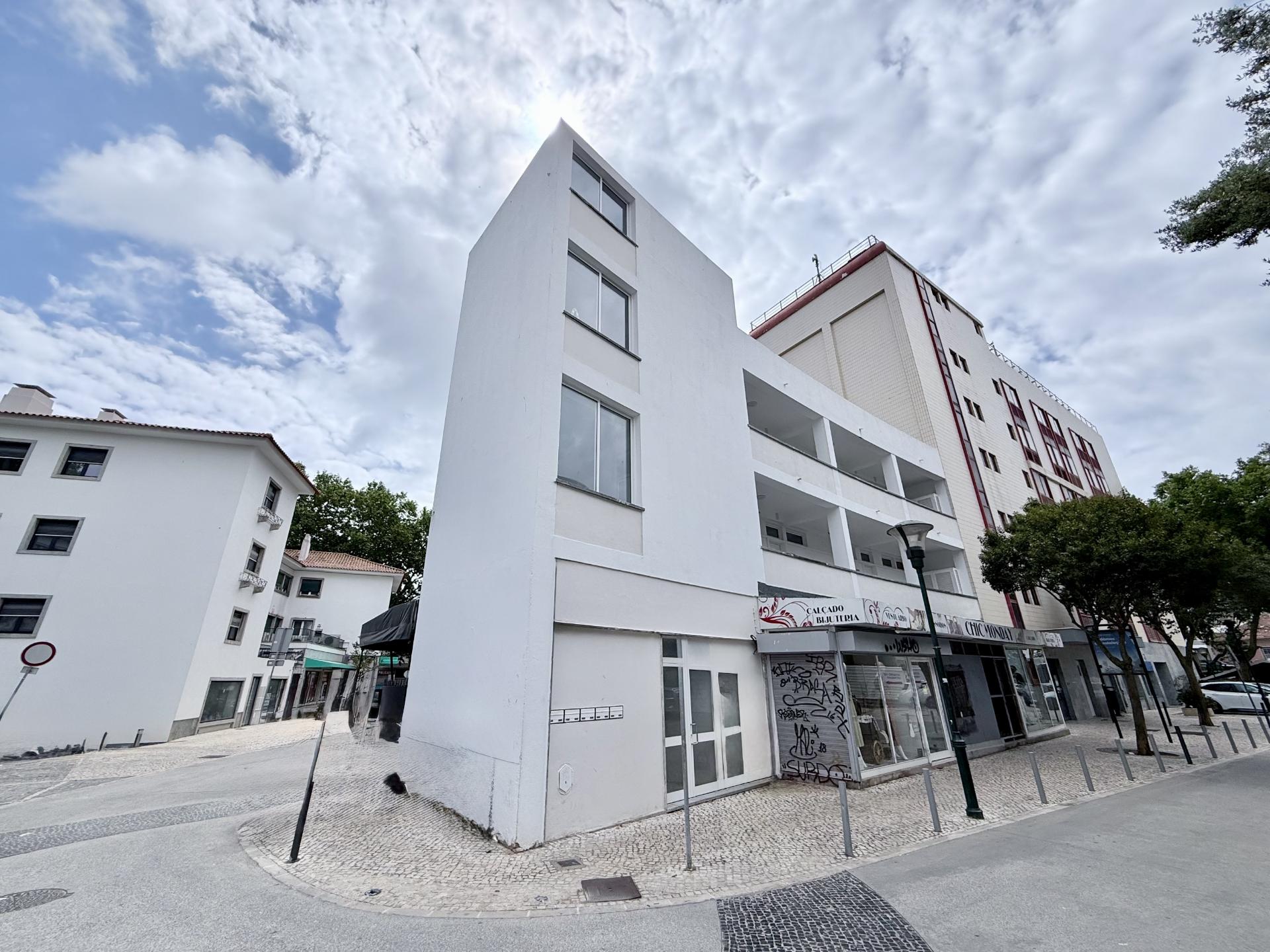 Prédio remodelado com 5 frações no Centro Histórico de Cascais.