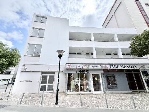 Prédio remodelado com 5 frações no Centro Histórico de Cascais.