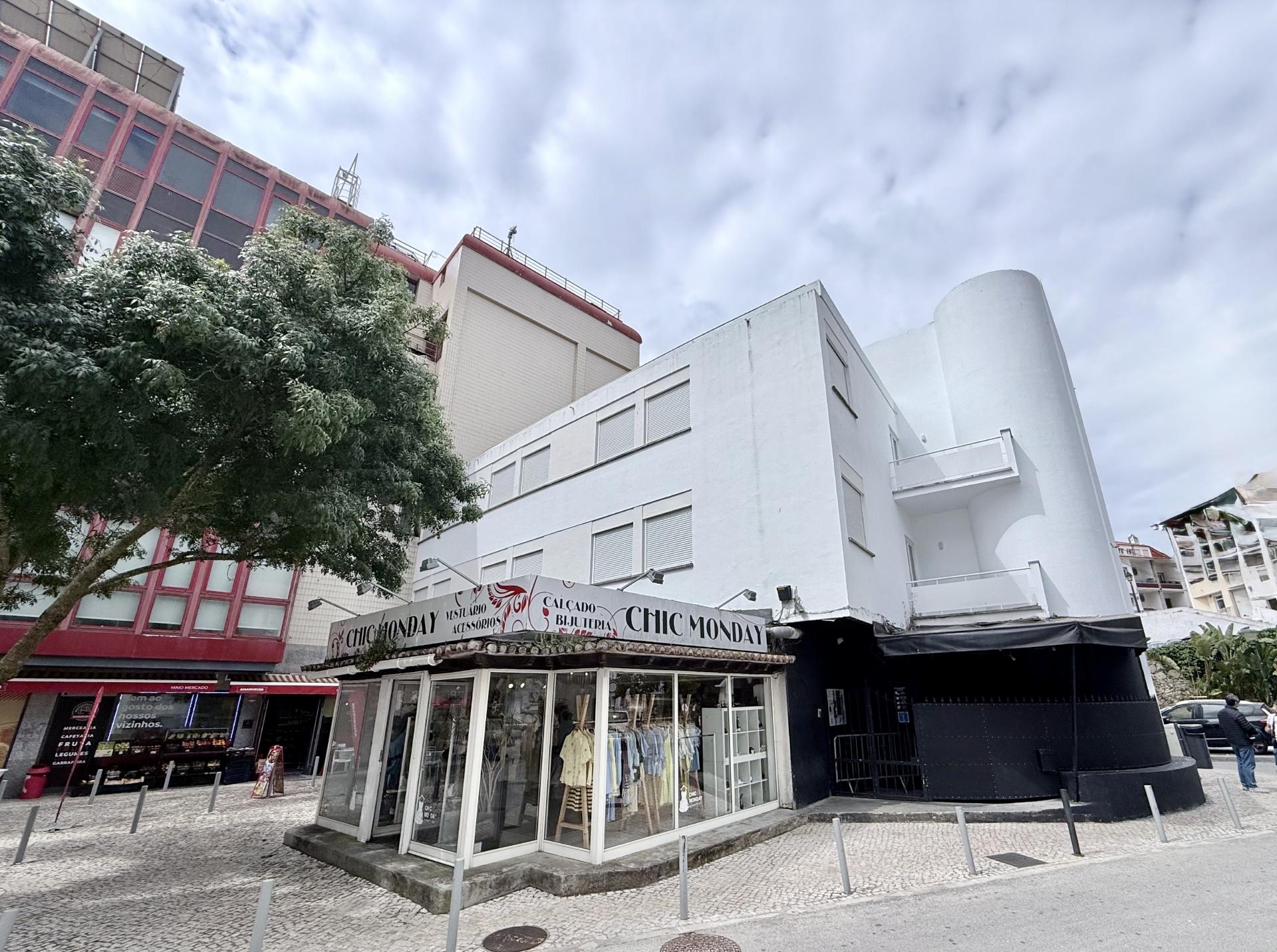 Prédio remodelado com 5 frações no Centro Histórico de Cascais.