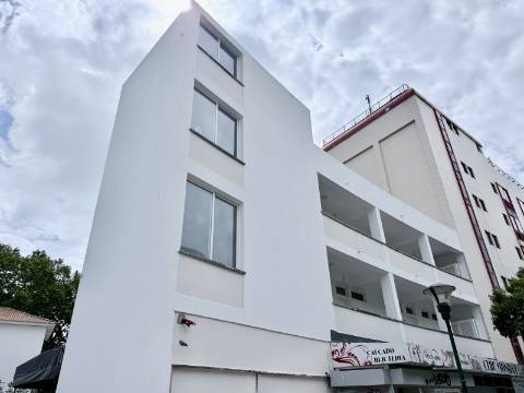 Prédio remodelado com 5 frações no Centro Histórico de Cascais.