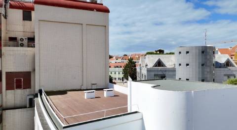 Prédio remodelado com 5 frações no Centro Histórico de Cascais.