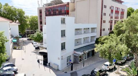 Prédio remodelado com 5 frações no Centro Histórico de Cascais.