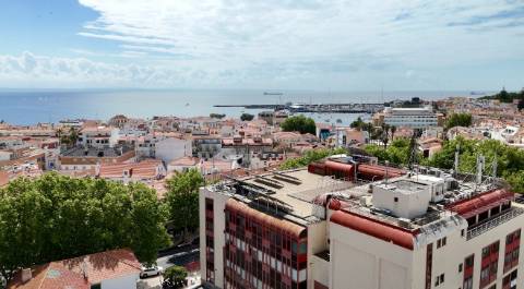 Prédio remodelado com 5 frações no Centro Histórico de Cascais.