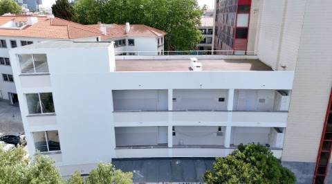 Prédio remodelado com 5 frações no Centro Histórico de Cascais.