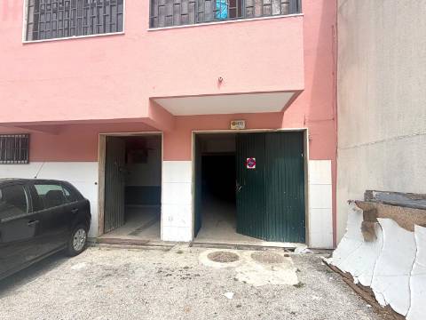 Espaço com 200m2 na Amadora