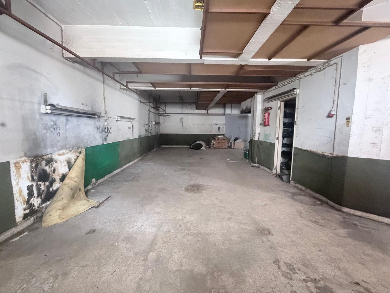 Espaço com 200m2 na Amadora