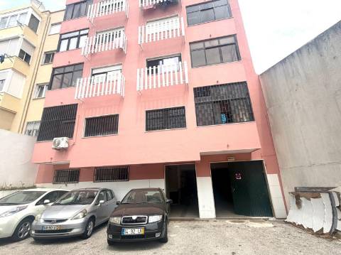Espaço com 200m2 na Amadora