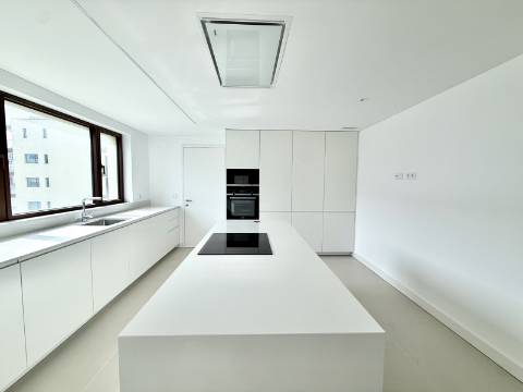 Apartamento T3 com vista mar na Quinta Marques Gomes