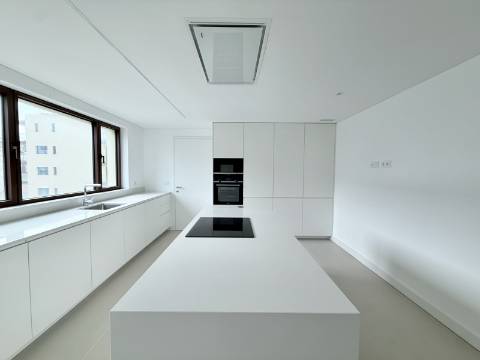 Apartamento T3 com vista mar na Quinta Marques Gomes