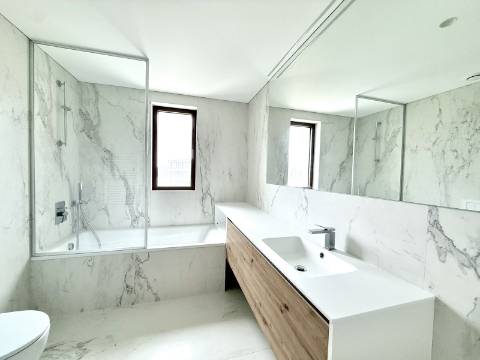 Apartamento T3 com vista mar na Quinta Marques Gomes