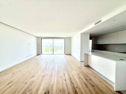 Apartamento T3 com vista mar na Quinta Marques Gomes