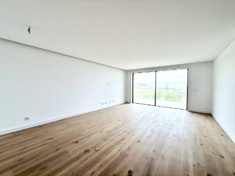 Apartamento T3 com vista mar na Quinta Marques Gomes