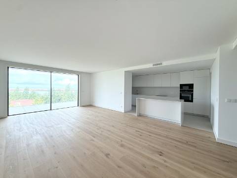 Apartamento T3 com vista mar na Quinta Marques Gomes