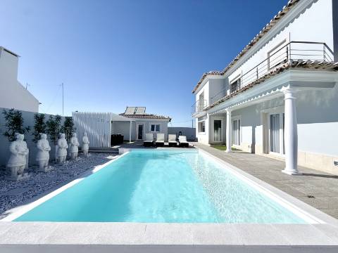 Moradia T4 com piscina e jardim privativo no Montijo