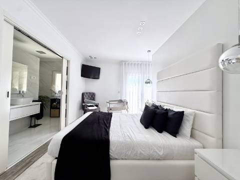 Moradia T4 com piscina e jardim privativo no Montijo