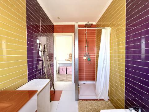 Moradia T4 com piscina e jardim privativo no Montijo