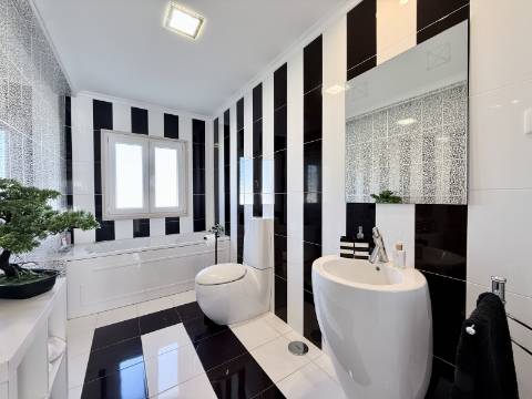 Moradia T4 com piscina e jardim privativo no Montijo