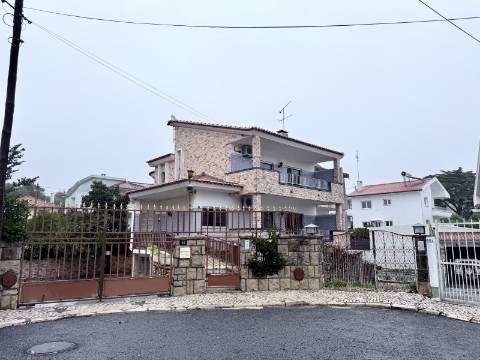Moradia T4 por recuperar no Cobre, Cascais