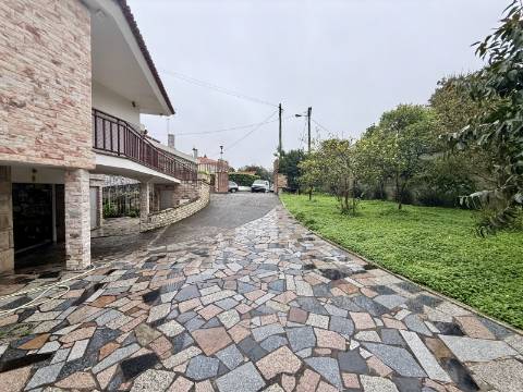 Moradia T4 por recuperar no Cobre, Cascais